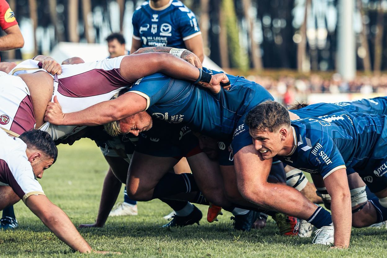 Le SUA a fait plus que rivaliser en conquête face à l'UBB (©Agen Rugby)